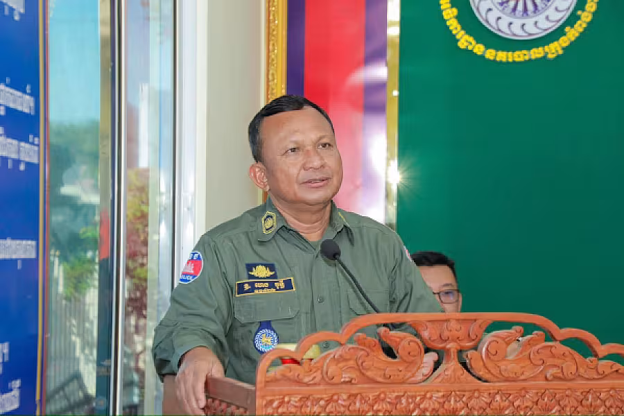 មន្ត្រីនគរបាលជាតិ និងនិវត្តជន ១៥នាក់ នៅខេត្តកំពង់ចាម ដែលជួបការលំបាក ទទួលបានអំណោយពីសម្ដេចធិបតី