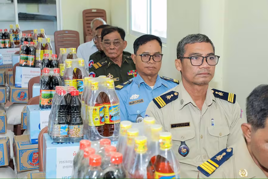 មន្ត្រីនគរបាលជាតិ និងនិវត្តជន ១៥នាក់ នៅខេត្តកំពង់ចាម ដែលជួបការលំបាក ទទួលបានអំណោយពីសម្ដេចធិបតី - Image 7