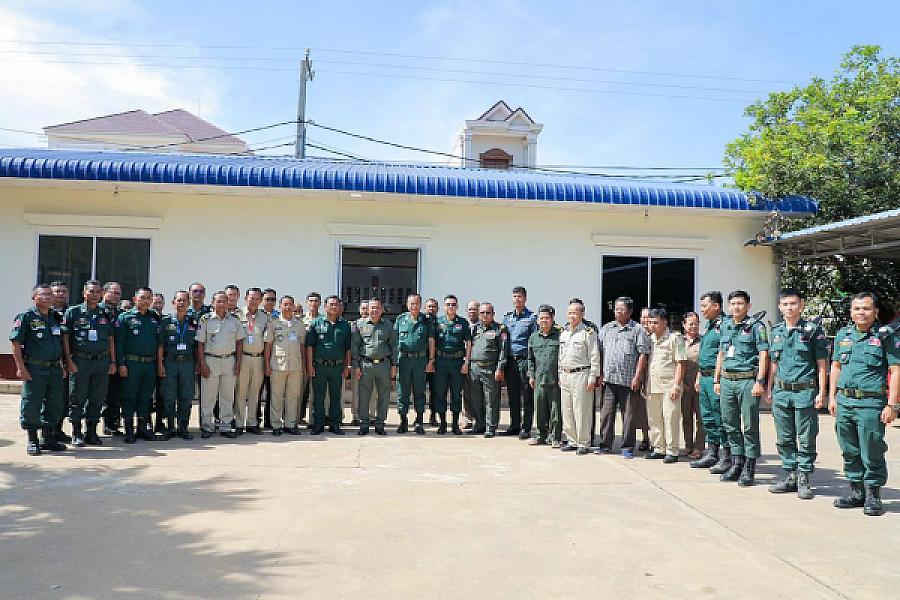 មន្ត្រីនគរបាលជាតិ និងនិវត្តជន ១៥នាក់ នៅខេត្តកំពង់ចាម ដែលជួបការលំបាក ទទួលបានអំណោយពីសម្ដេចធិបតី - Image 10