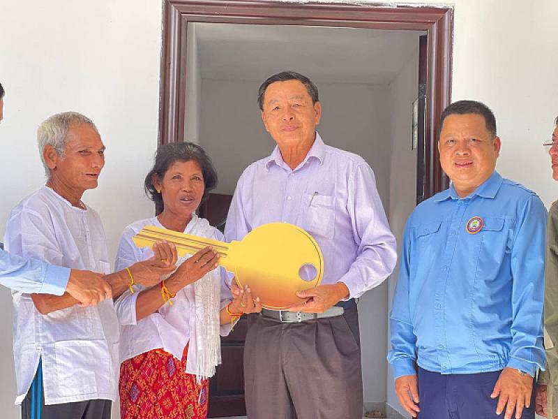 គ្រួសារវីរយុទ្ធជនពលីមួយគ្រួសារ នៅខេត្តសៀមរាប ទទួលបានគេហដ្ឋានថ្មី តាមរយ:សប្បុរសជនទូទាំងប្រទេស - Image 2