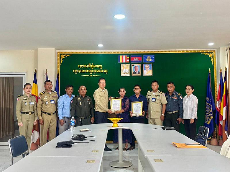 អ.ន.ក ខណ្ឌដូនពេញ នាំយកថវិកាបេឡាមរណសង្គ្រោះជូនគ្រួសារសពអតីតយុទ្ធជនចំនួន ២គ្រួសារ - Image 2