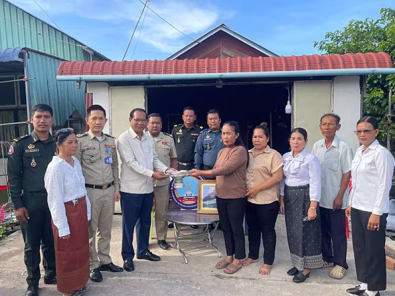 អ.ន.ក ក្រុងតាខ្មៅ នាំយកថវិកាបេឡាមរណសង្គ្រោះជូនគ្រួសារសពអតីតយុទ្ធជនមួយគ្រួសារ - Image 2