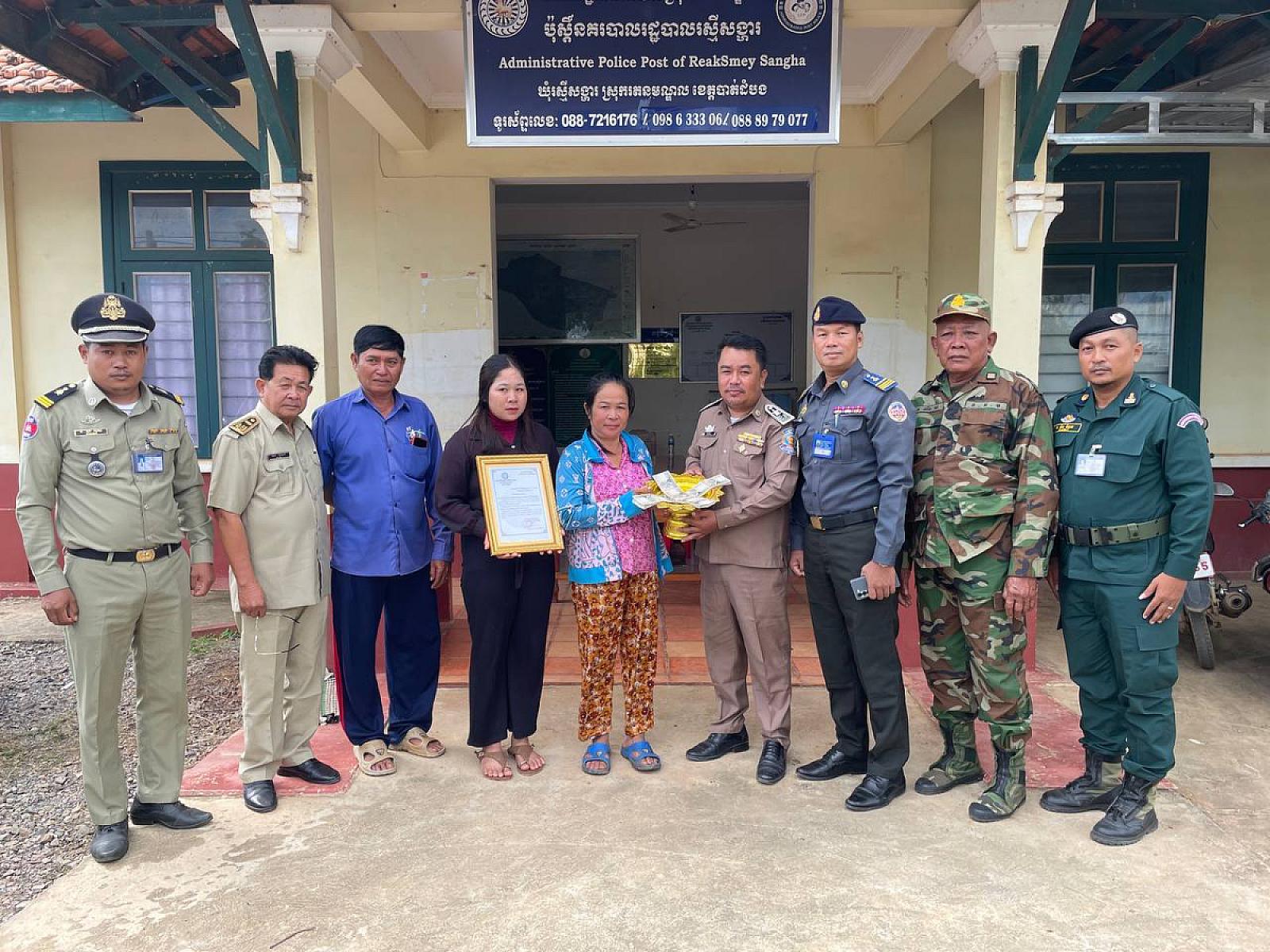 អ.ន.ក ស្រុករតនមណ្ឌល នាំយកថវិកាបេឡាមរណសង្គ្រោះជូនគ្រួសារសពអតីតយុទ្ធជនមួយគ្រួសារ