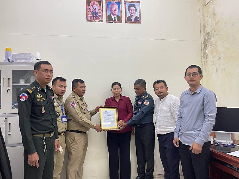 អ.ន.ក រាជធានីភ្នំពេញ នាំយកថវិកាបេឡាមរណសង្គ្រោះជូនគ្រួសារសពអតីតយុទ្ធជនចំនួន ៧គ្រួសារ - Image 2