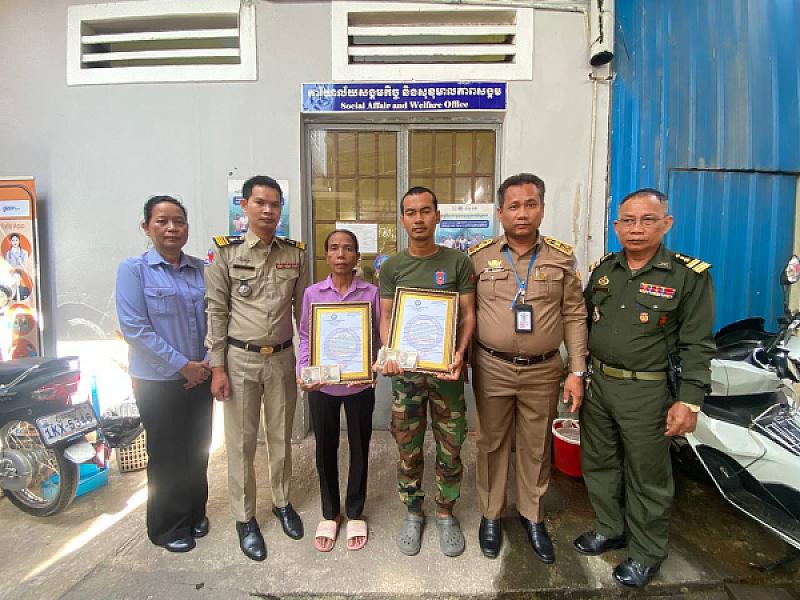 អ.ន.ក រាជធានីភ្នំពេញ នាំយកថវិកាបេឡាមរណសង្គ្រោះជូនគ្រួសារសពអតីតយុទ្ធជនចំនួន ៧គ្រួសារ - Image 3