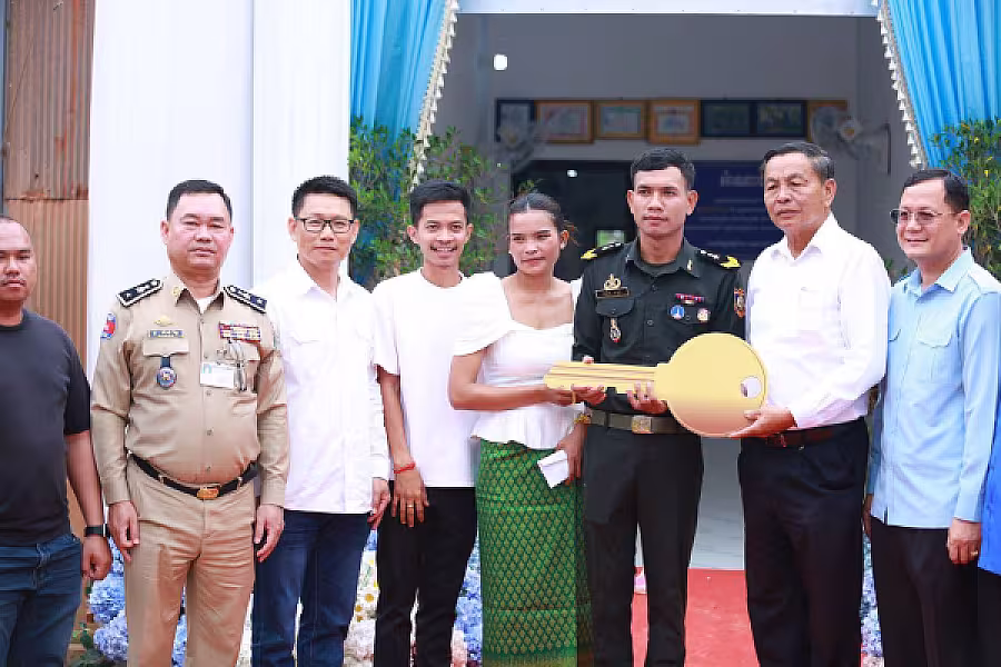 គ្រួសារវីរយុទ្ធជនមួយគ្រួសារ នៅស្រុកប្រាសាទបាគង  ទទួលបានគេហដ្ឋានថ្មី តាមរយ:សប្បុរសជនទូទាំងប្រទេស - Image 6