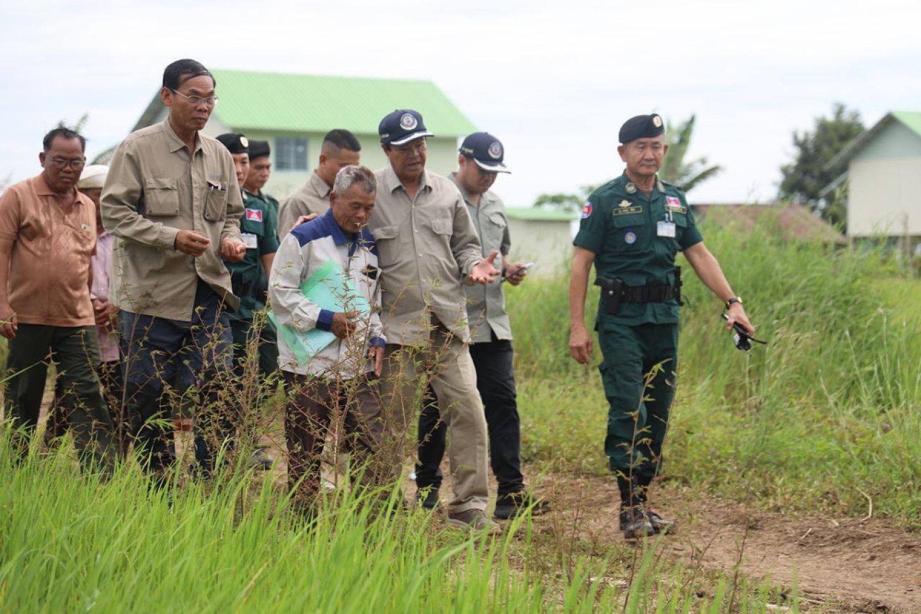 អតីតយុទ្ធជនពិការមួយគ្រួសារ នៅខេត្តកំពង់ធំទទួលបានអំណោយផ្ទះថ្មីពីសម្ដេចតេជោ ហ៊ុន សែន