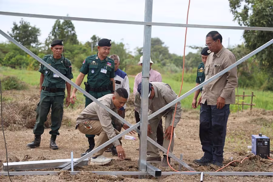 អតីតយុទ្ធជនពិការមួយគ្រួសារ នៅខេត្តកំពង់ធំទទួលបានអំណោយផ្ទះថ្មីពីសម្ដេចតេជោ ហ៊ុន សែន - Image 7
