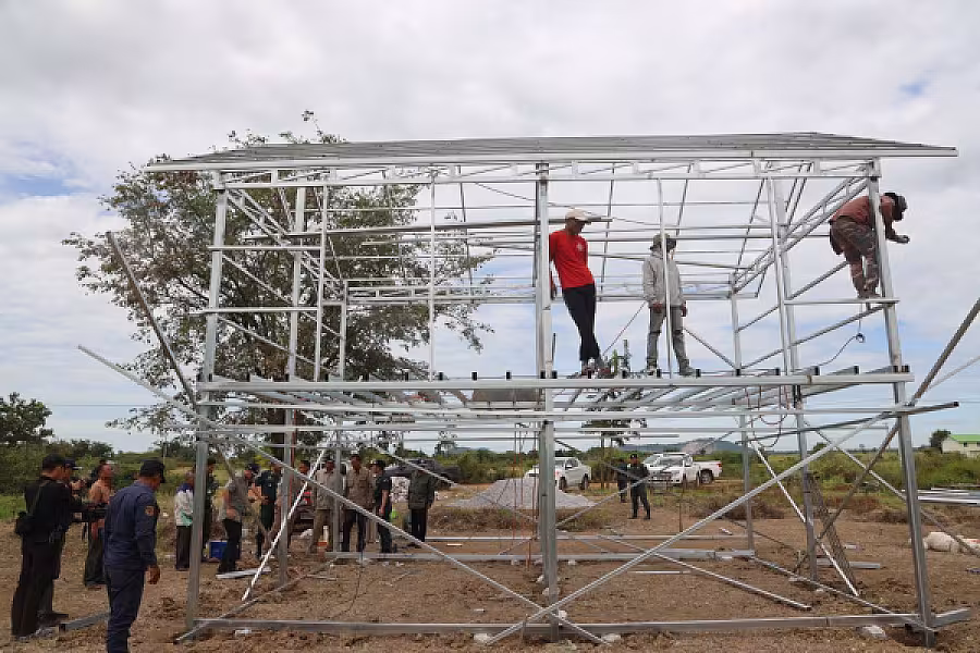 អតីតយុទ្ធជនពិការមួយគ្រួសារ នៅខេត្តកំពង់ធំទទួលបានអំណោយផ្ទះថ្មីពីសម្ដេចតេជោ ហ៊ុន សែន - Image 9