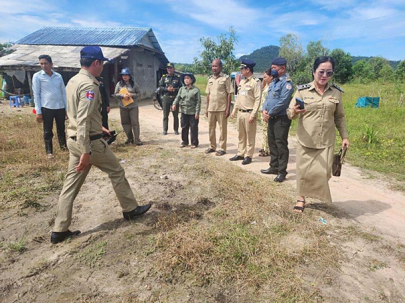 អ.ន.ក ខេត្តព្រះសីហនុ ចុះជួបសំណេះសំណាលជាមួយអតីតយុទ្ធជន ដែលគ្មានដី និងផ្ទះ ស្នាក់នៅចំនួន ៦គ្រួសារ  - Image 6