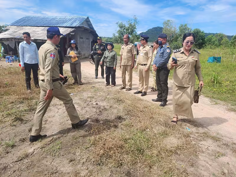 អ.ន.ក ខេត្តព្រះសីហនុ ចុះជួបសំណេះសំណាលជាមួយអតីតយុទ្ធជន ដែលគ្មានដី និងផ្ទះ ស្នាក់នៅចំនួន ៦គ្រួសារ  - Image 6