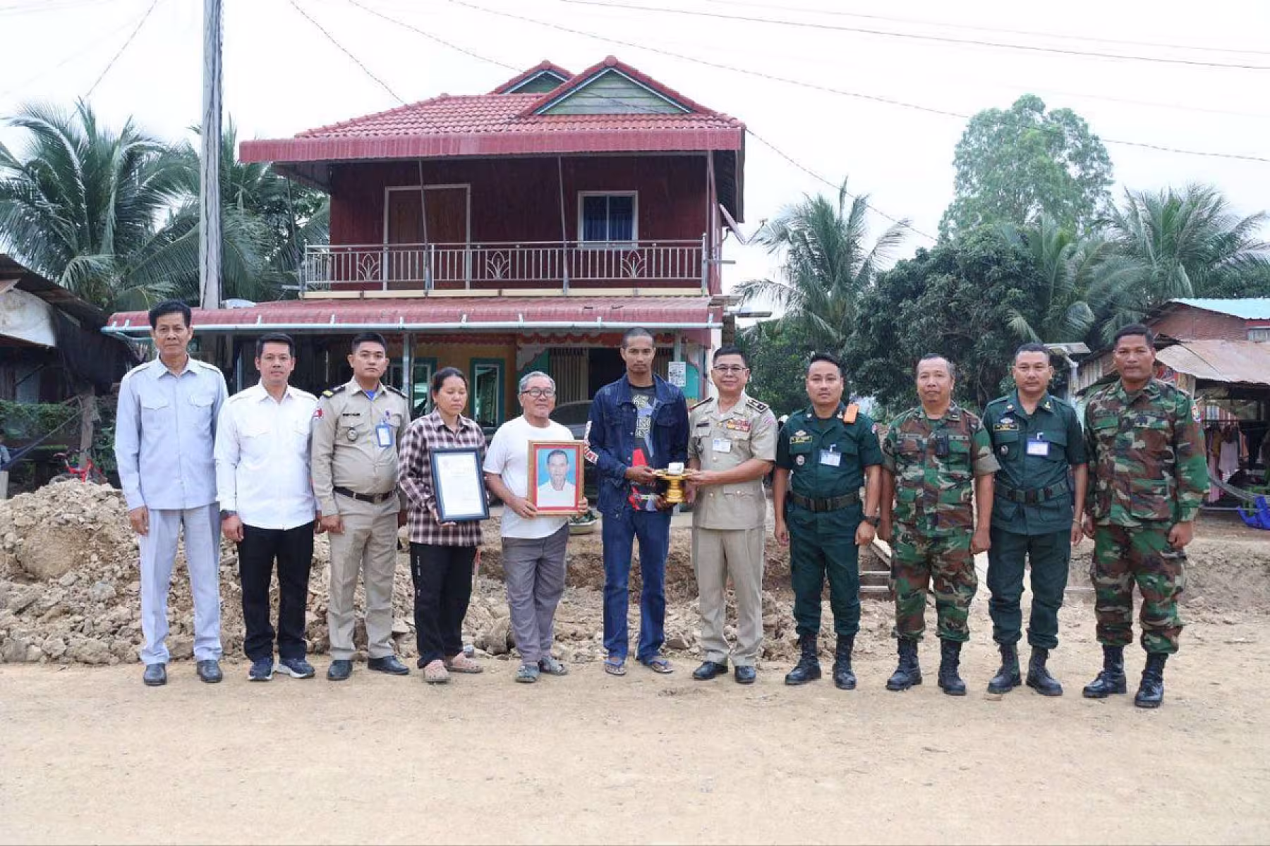 អ.ន.ក ខេត្តប៉ៃលិន នាំយកថវិកាបេឡាមរណសង្គ្រោះជូនគ្រួសារសពអតីតយុទ្ធជនមួយគ្រួសារ