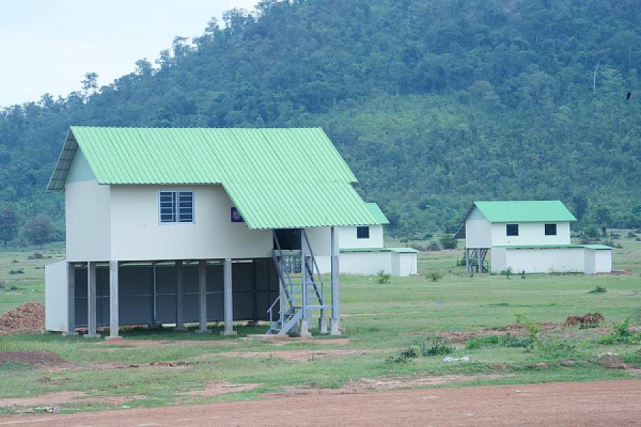 ឯកឧត្តម គង់ កន្នារតន៍ ចុះត្រួតពិនិត្យការសាងសង់ផ្ទះ និងជីកប្រឡាយទឹក ជូនគ្រួសារអតីតយុទ្ធជនក្នុងខេត្តបាត់ដំបង - Image 3