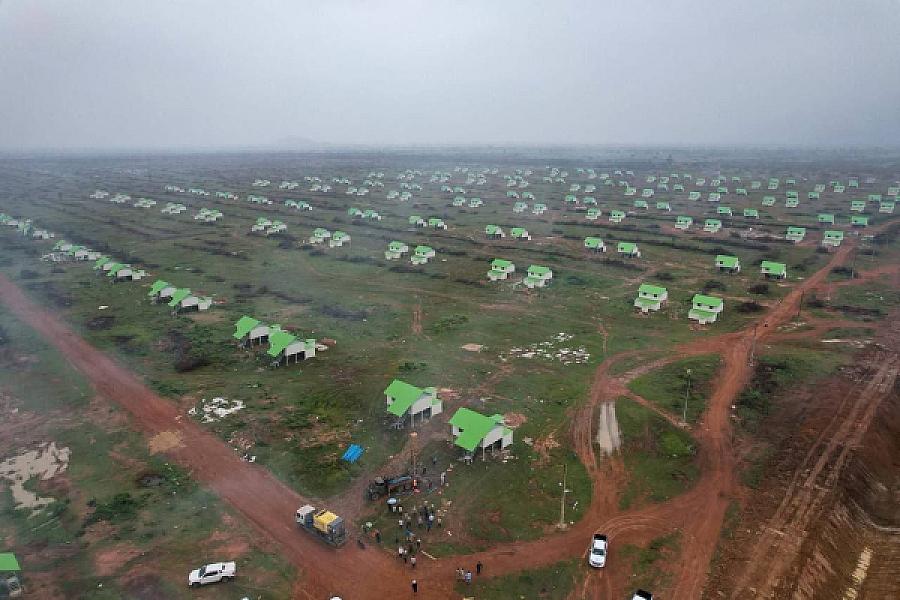 ឯកឧត្តម ឆាយ ឬទ្ធីសែន អញ្ជើញចុះពិនិត្យការស្ថាបនាផ្លូវ និងជីកអណ្តូងទឹក ជូនអតីតយុទ្ធជន និងនិវត្តជន ក្នុងខេត្តបាត់ដំបង - Image 15