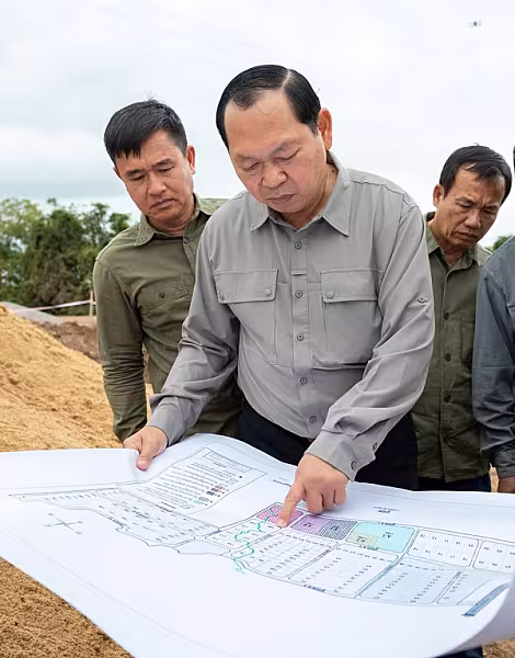 ឯកឧត្តម ឆាយ ឬទ្ធីសែន អញ្ជើញចុះពិនិត្យការស្ថាបនាផ្លូវ និងជីកអណ្តូងទឹក ជូនអតីតយុទ្ធជន និងនិវត្តជន ក្នុងខេត្តបាត់ដំបង - Image 18