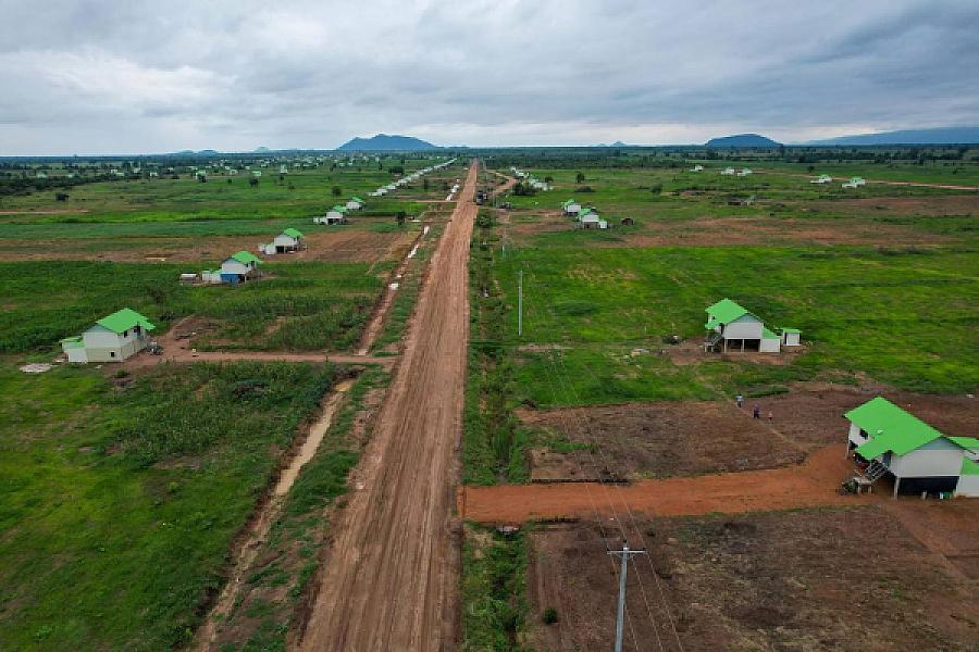 ឯកឧត្តម ឆាយ ឬទ្ធីសែន អញ្ជើញចុះពិនិត្យការស្ថាបនាផ្លូវ និងជីកអណ្តូងទឹក ជូនអតីតយុទ្ធជន និងនិវត្តជន ក្នុងខេត្តបាត់ដំបង - Image 20