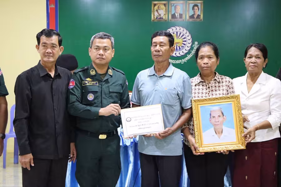 អ.ន.ក ខេត្តកំពង់ចាម នាំយកថវិកាបេឡាមរណសង្គ្រោះជូនគ្រួសារសពអតីតយុទ្ធជនចំនួន ២គ្រួសារ - Image 2