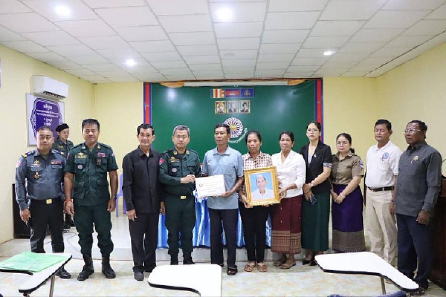 អ.ន.ក ខេត្តកំពង់ចាម នាំយកថវិកាបេឡាមរណសង្គ្រោះជូនគ្រួសារសពអតីតយុទ្ធជនចំនួន ២គ្រួសារ - Image 3