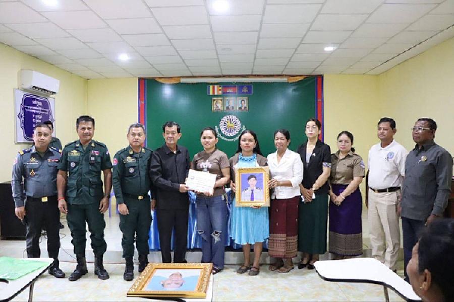 អ.ន.ក ខេត្តកំពង់ចាម នាំយកថវិកាបេឡាមរណសង្គ្រោះជូនគ្រួសារសពអតីតយុទ្ធជនចំនួន ២គ្រួសារ - Image 4