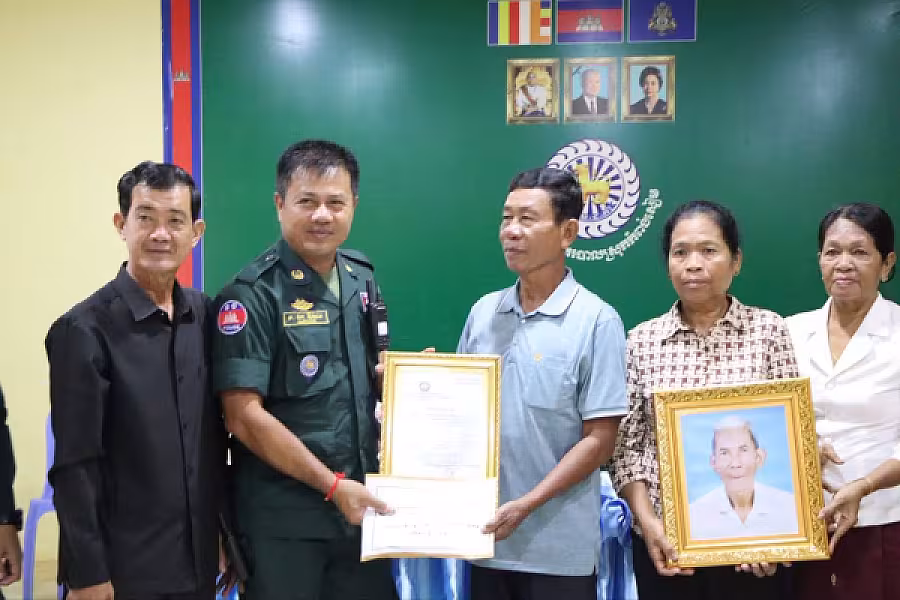 អ.ន.ក ខេត្តកំពង់ចាម នាំយកថវិកាបេឡាមរណសង្គ្រោះជូនគ្រួសារសពអតីតយុទ្ធជនចំនួន ២គ្រួសារ - Image 5