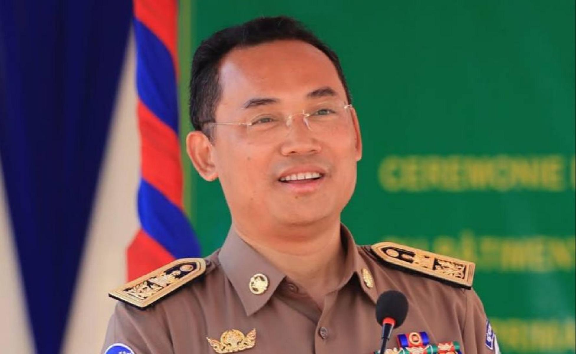 ឯកឧត្តម នួន ផារ័ត្ន អភិបាល នៃគណៈអភិបាលខេត្តកំពង់ធំ ចូលរួមឧបត្ថម្ភថវិកា 3000ដុល្លារ ដើម្បីរៀបចំមហាសន្និបាតវិសាមញ្ញទូទាំងប្រទេស តំណាងសមាគមអតីតយុទ្ធជកម្ពុជា