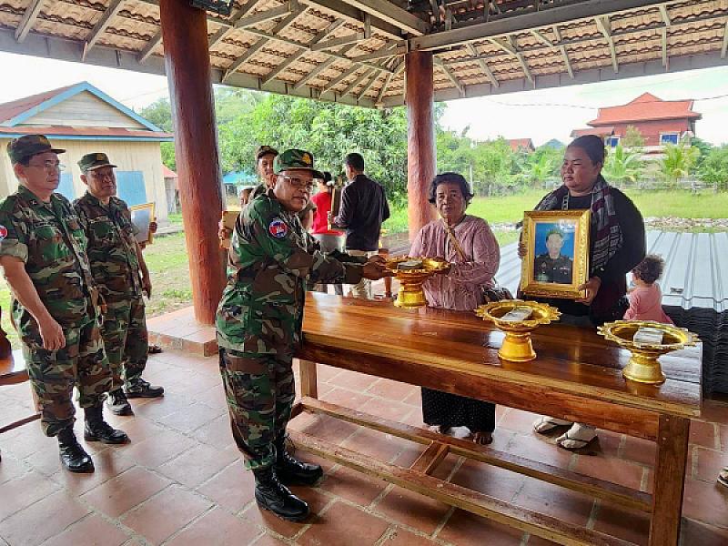 អ.ន.ក ខេត្តព្រះវិហារ នាំយកថវិកាបេឡាមរណសង្គ្រោះជូនគ្រួសារសពអតីតយុទ្ធជនចំនួន ៥គ្រួសារ - Image 3