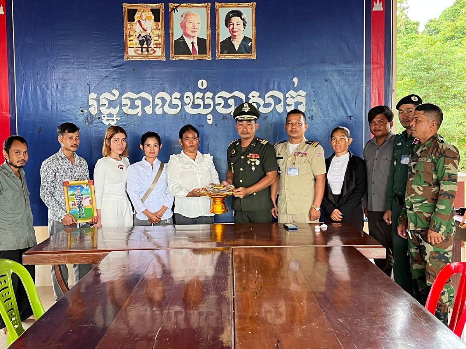 អ.ន.ក ស្រុករុក្ខគិរី នាំយកថវិកាបេឡាមរណសង្គ្រោះជូនគ្រួសារសពអតីតយុទ្ធជនមួយគ្រួសារ