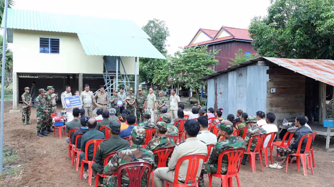 គ្រួសារអតីតយុទ្ធជនពលីដោយសារសង្គ្រាមមួយគ្រួសារ  នៅស្រុកប្រាសាទបល្ល័ង្ក ទទួលអំណោយផ្ទះថ្មីពីសម្ដេចតេជោ និងសម្ដេចកិត្តិព្រឹទ្ធបណ្ឌិត - Image 4