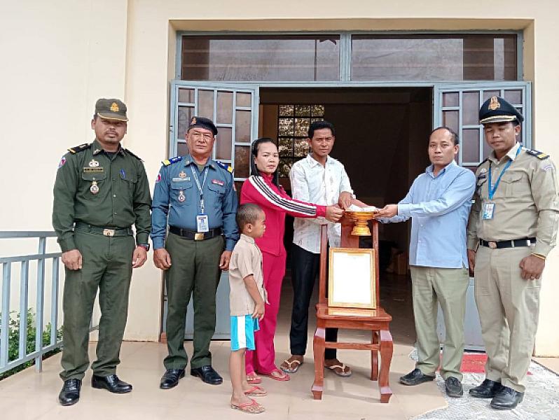 អ.ន.ក ខេត្តត្បូងឃ្មុំ នាំយកថវិកាបេឡាមរណសង្គ្រោះជូនគ្រួសារសពអតីតយុទ្ធជនចំនួន ៣គ្រួសារ - Image 2