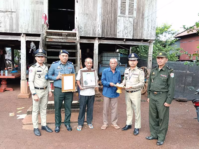 អ.ន.ក ខេត្តត្បូងឃ្មុំ នាំយកថវិកាបេឡាមរណសង្គ្រោះជូនគ្រួសារសពអតីតយុទ្ធជនចំនួន ៣គ្រួសារ - Image 3