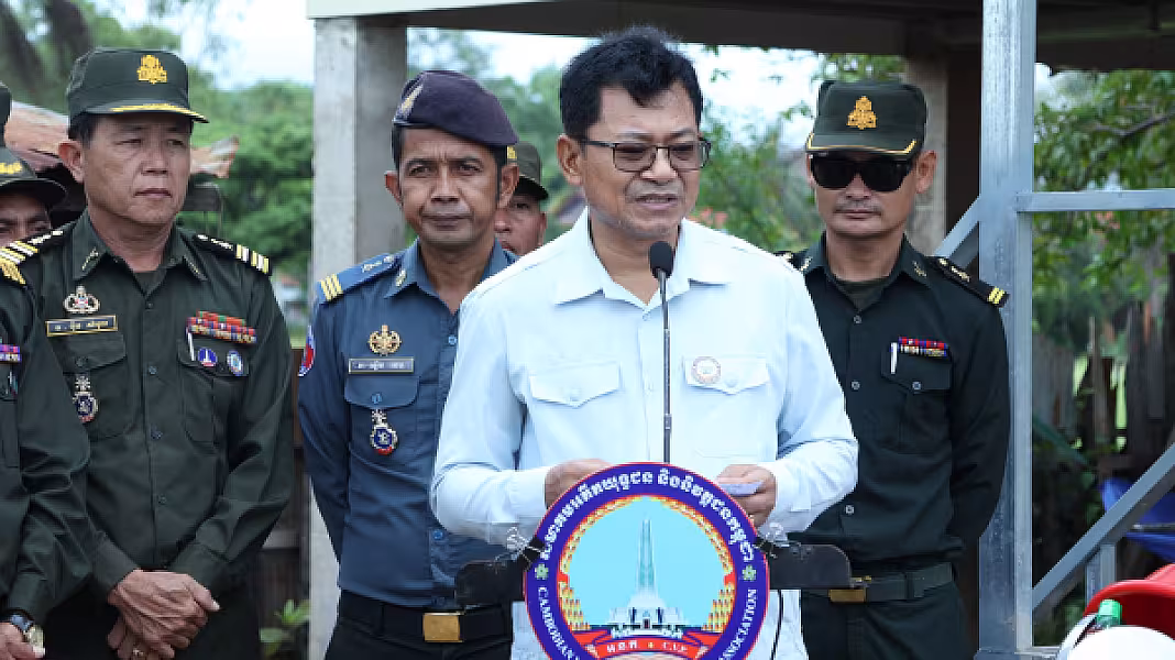 អតីតយុទ្ធជនស្រុកកំពង់ស្វាយមួយគ្រួសារបានទទួលផ្ទះថ្មី អំណោយដ៏ថ្លៃថ្លារបស់សម្ដេចទាំងទ្វេ - Image 3