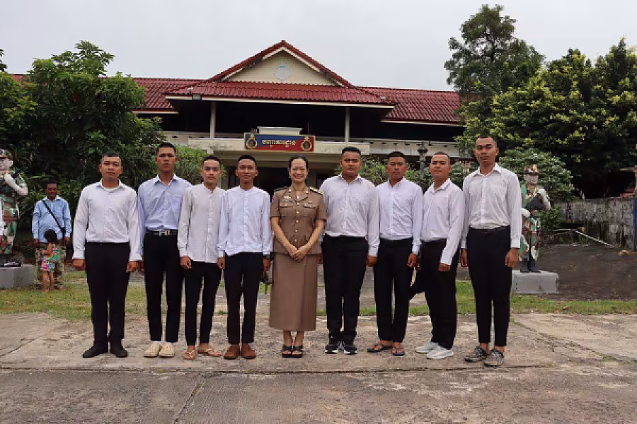 យុវជន៥០នាក់នៅខេត្តកោះកុង ស្ម័គ្រចិត្តចូលបម្រើកងយោធពលខេមរភូមិន្ទក្នុងក្របខ័ណ្ឌកងទ័ពជេីងគោក - Image 2