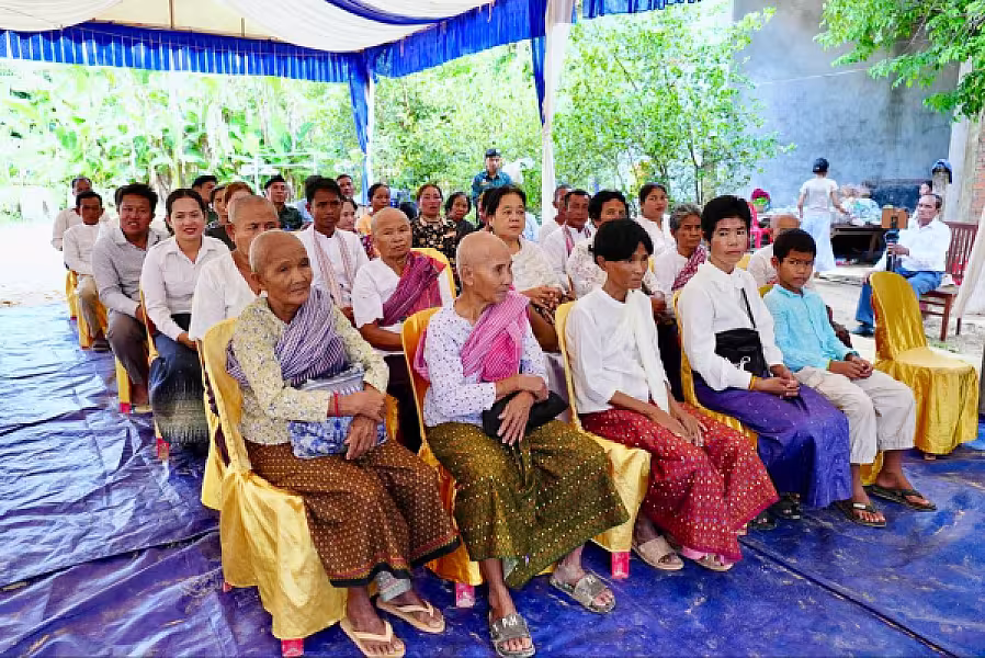 គ្រួសារវីរយុទ្ធជនពលីមួយគ្រួសារ នៅខេត្តសៀមរាប ទទួលបានអំណោយផ្ទះថ្មីពីសប្បុរសជនទូទាំងប្រទេស  - Image 11