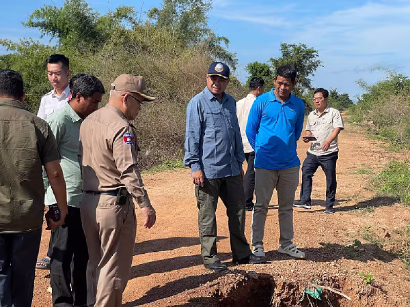 ក្រុមការងារ អ.ន.ក ចុះពិនិត្យការជីកស្រះទឹក និងស្ថាបនាប្រឡាយទឹក ជូនអតីតយុទ្ធជន នៅភូមិព្រៃសិន  - Image 2