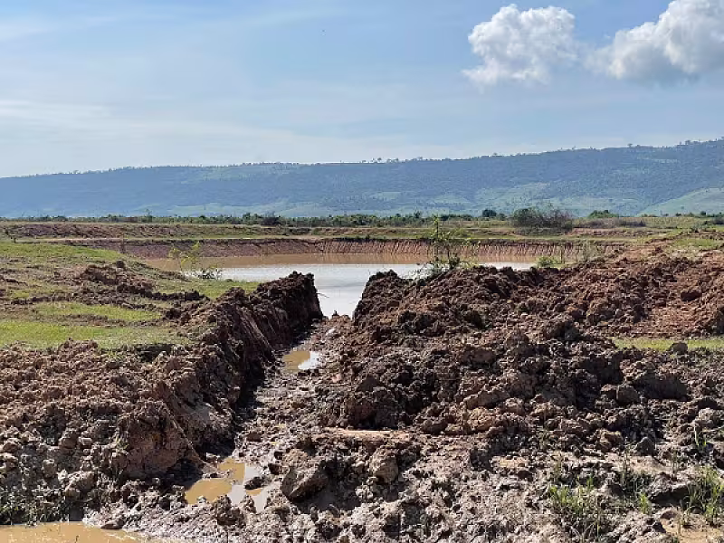 ក្រុមការងារ អ.ន.ក ចុះពិនិត្យការជីកស្រះទឹក និងស្ថាបនាប្រឡាយទឹក ជូនអតីតយុទ្ធជន នៅភូមិព្រៃសិន  - Image 10