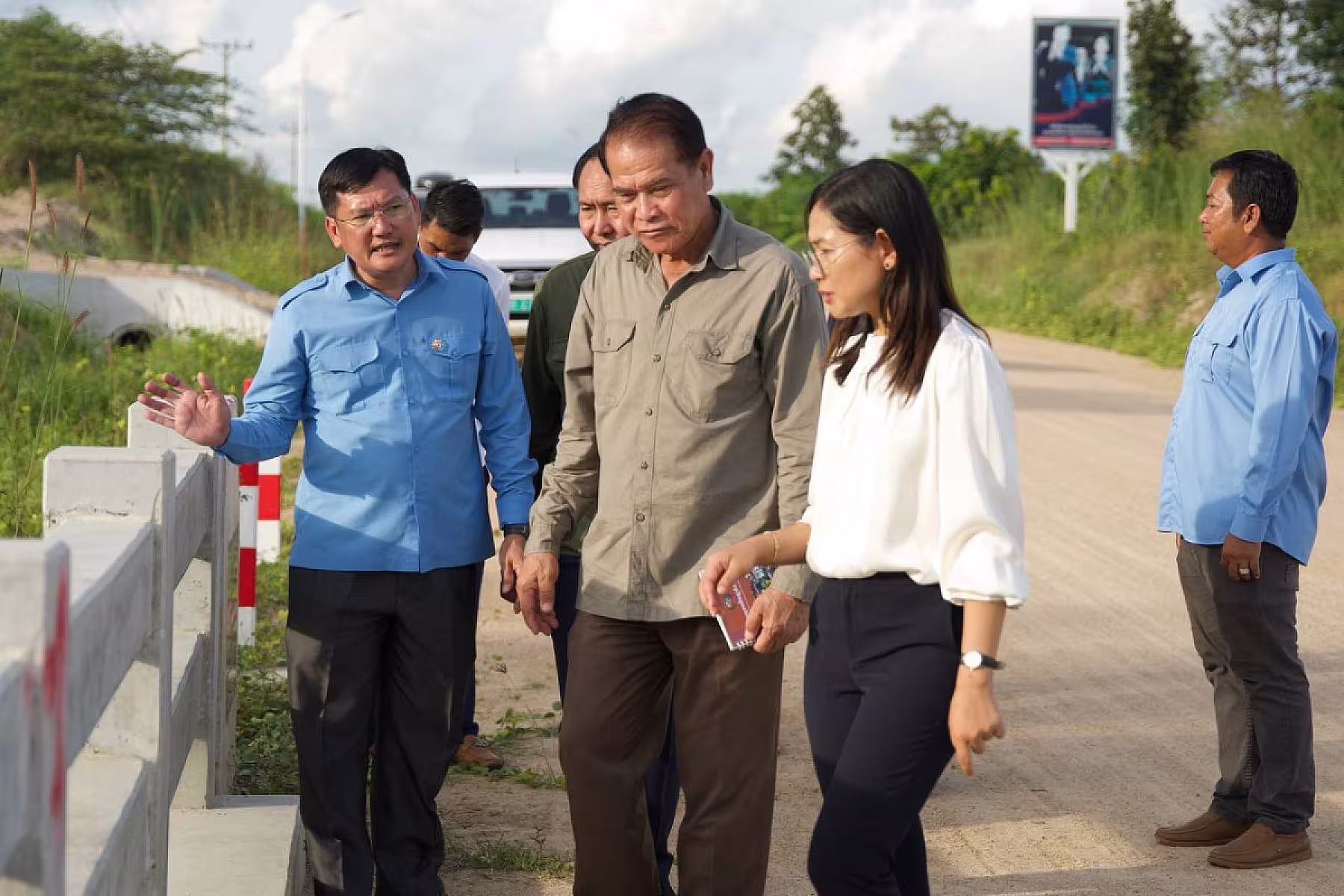 ឯកឧត្តម អ៊ិន ចន្ថា ដឹកនាំក្រុមការងារចុះត្រួតពិនិត្យវឌ្ឍនភាពការងារនៅភូមិប៊ុនរ៉ានី សែនជ័យ ដំណាក់ទ្រយឹង