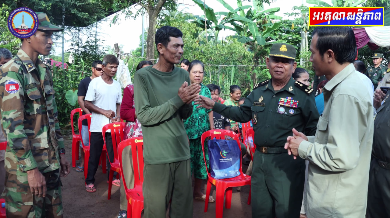 អតីត​យុទ្ធ​ជន​ពិការ​ដោយ​សារ​សង្គ្រាម​ នៅ​ស្រុក​បារាយណ៍​ ខេត្ត​កំពង់ធំ​ បាន​ទទួល​ផ្ទះ​ថ្មី​ អំណោយ​ដ៏​ថ្លៃថ្លា​របស់​សម្តេច​តេជោ ​ហ៊ុន​ សែន​ និង​សម្តេច​កិត្តិព្រឹទ្ធបណ្ឌិត​។