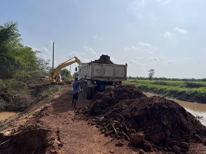 អ.ន.ក ខេត្តបាត់ដំបង ជីកកែសម្រួលប្រព័ន្ធលូបង្ហូរទឹកចូលស្រះជូនបងប្អូនអតីតយុទ្ធជនប្រើប្រាស់លើដីសម្បទានសង្គមកិច្ច - Image 4