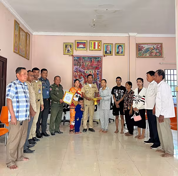 អ.ន.ក ខេត្តកំពង់ស្ពឺ នាំយកថវិកាបេឡាមរណសង្គ្រោះជូនគ្រួសារសពអតីតយុទ្ធជនចំនួន២គ្រួសារ