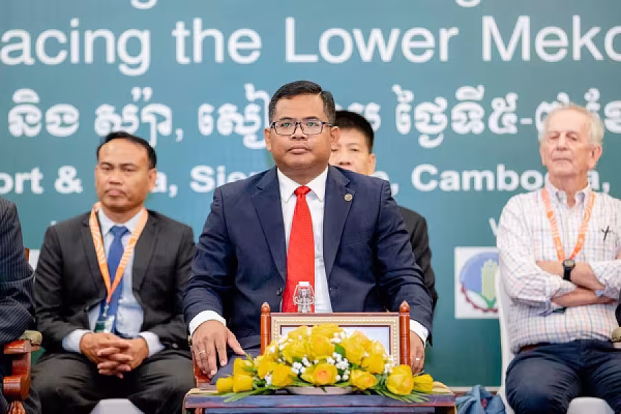 ឯកឧត្តម ឃុន សាវឿន​​ រដ្ឋលេខាធិការ ក្រសួងកសិកម្ម រុក្ខាប្រមាញ់ និងនេសាទនិងលោកជំទាវ សឺន បូរី ចូលរួមថវិកា ៨៨៨.៨៨៨រៀល ដើម្បីរៀបចំមហាសន្និបាតវិសាមញ្ញតំណាងសមាគមអតីតយុទ្ធជនកម្ពុជាទូទាំងប្រទេស