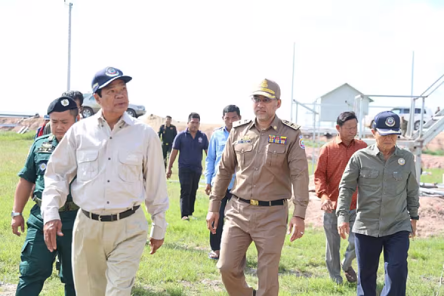 ឯកឧត្តមកិត្តិសង្គហបណ្ឌិត គន់ គីម ទេសរដ្ឋមន្ត្រី អគ្គលេខាធិការសមាគមអតីតយុទ្ធជនកម្ពុជា ចុះពិនិត្យកម្មវិធីផ្ទះសម្រាប់អតីតយុទ្ធជនឆ្នាំ១៩៨២ - Image 4