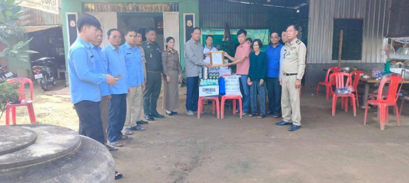 អ.ន.ក ខេត្តតាកែវ នាំយកថវិកាបេឡាមរណសង្គ្រោះជូនគ្រួសារសពអតីតយុទ្ធជនចំនួន ២គ្រួសារ - Image 4