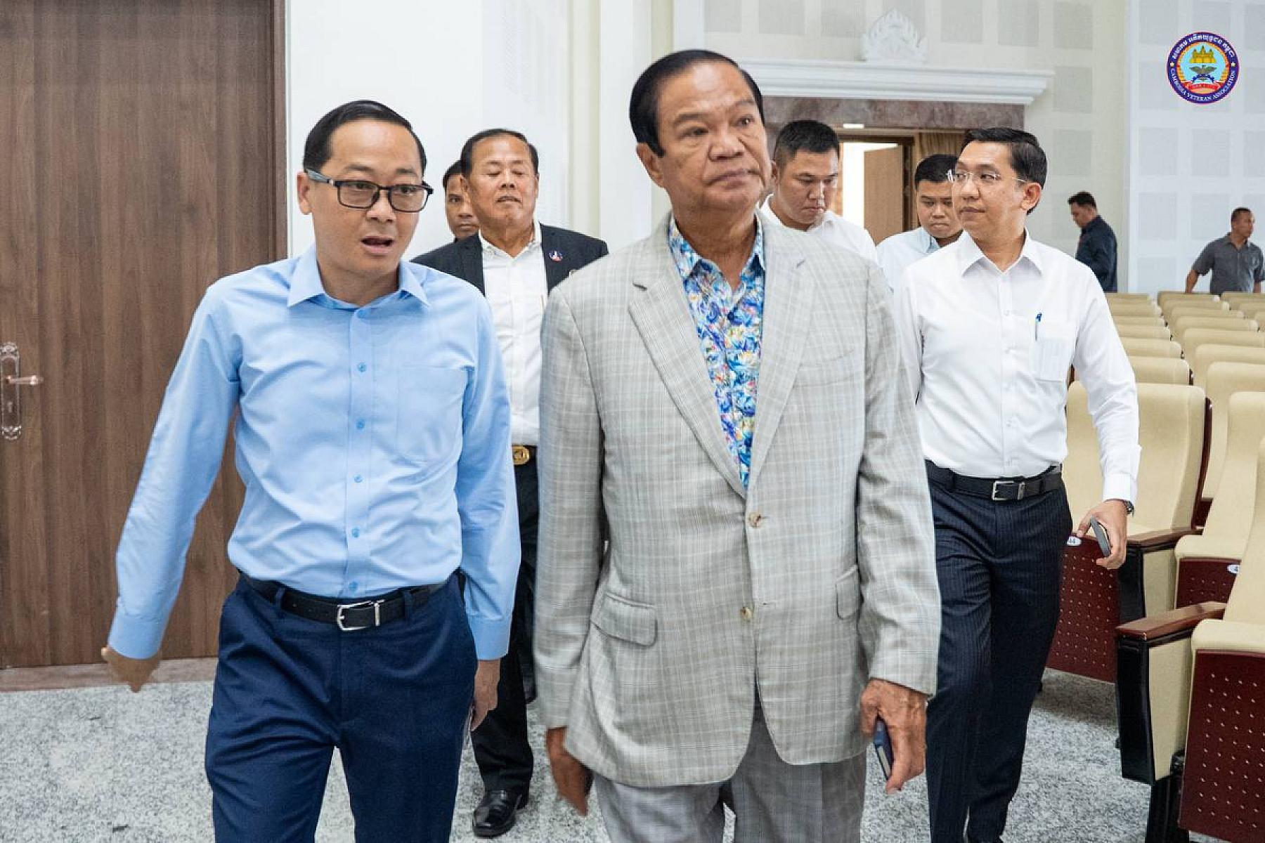 ឯកឧត្តមកិត្តិសង្គហបណ្ឌិត គន់ គីម ទេសរដ្ឋមន្រ្តី អនុប្រធាន និងជាអគ្គលេខាធិការសមាគមអតីតយុទ្ធជនកម្ពុជា បានអញ្ជើញចុះពិនិត្យទីតាំង ដើម្បីរៀបចំមហាសន្និបាតវិសាមញ្ញតំណាងសមាគមអតីតយុទ្ធជនកម្ពុជាទូទាំងប្រទេស