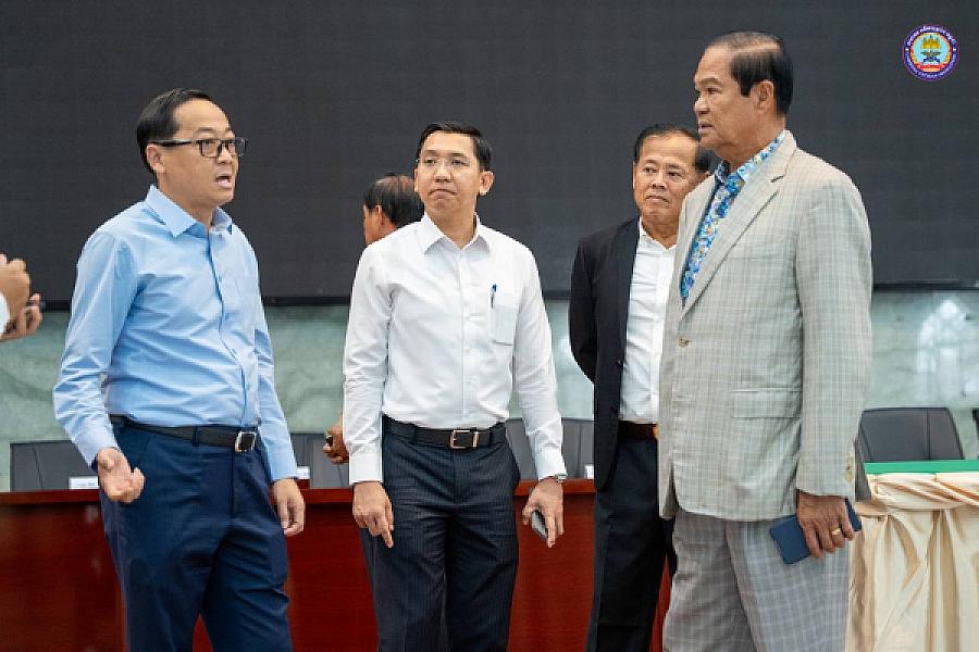 ឯកឧត្តមកិត្តិសង្គហបណ្ឌិត គន់ គីម ទេសរដ្ឋមន្រ្តី អនុប្រធាន និងជាអគ្គលេខាធិការសមាគមអតីតយុទ្ធជនកម្ពុជា បានអញ្ជើញចុះពិនិត្យទីតាំង ដើម្បីរៀបចំមហាសន្និបាតវិសាមញ្ញតំណាងសមាគមអតីតយុទ្ធជនកម្ពុជាទូទាំងប្រទេស - Image 3