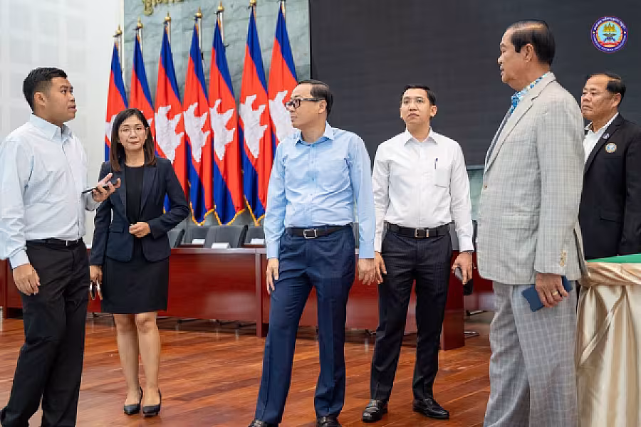 ឯកឧត្តមកិត្តិសង្គហបណ្ឌិត គន់ គីម ទេសរដ្ឋមន្រ្តី អនុប្រធាន និងជាអគ្គលេខាធិការសមាគមអតីតយុទ្ធជនកម្ពុជា បានអញ្ជើញចុះពិនិត្យទីតាំង ដើម្បីរៀបចំមហាសន្និបាតវិសាមញ្ញតំណាងសមាគមអតីតយុទ្ធជនកម្ពុជាទូទាំងប្រទេស - Image 4