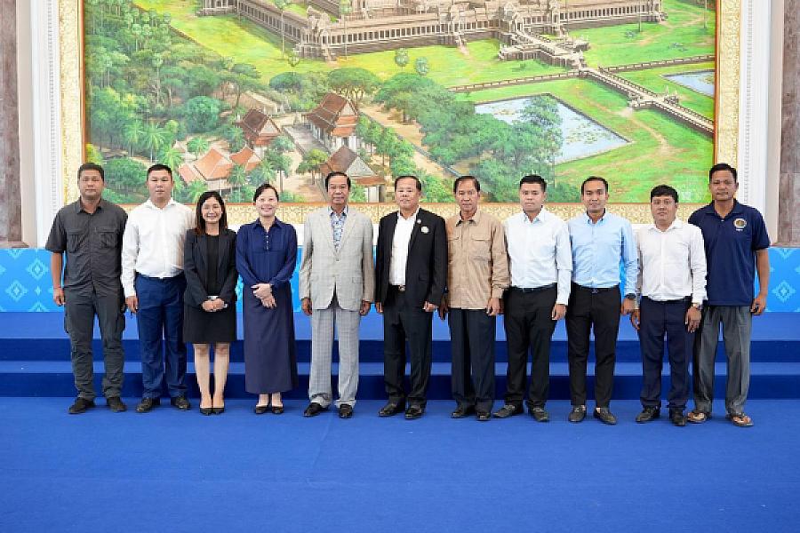 ឯកឧត្តមកិត្តិសង្គហបណ្ឌិត គន់ គីម ទេសរដ្ឋមន្រ្តី អនុប្រធាន និងជាអគ្គលេខាធិការសមាគមអតីតយុទ្ធជនកម្ពុជា បានអញ្ជើញចុះពិនិត្យទីតាំង ដើម្បីរៀបចំមហាសន្និបាតវិសាមញ្ញតំណាងសមាគមអតីតយុទ្ធជនកម្ពុជាទូទាំងប្រទេស - Image 5