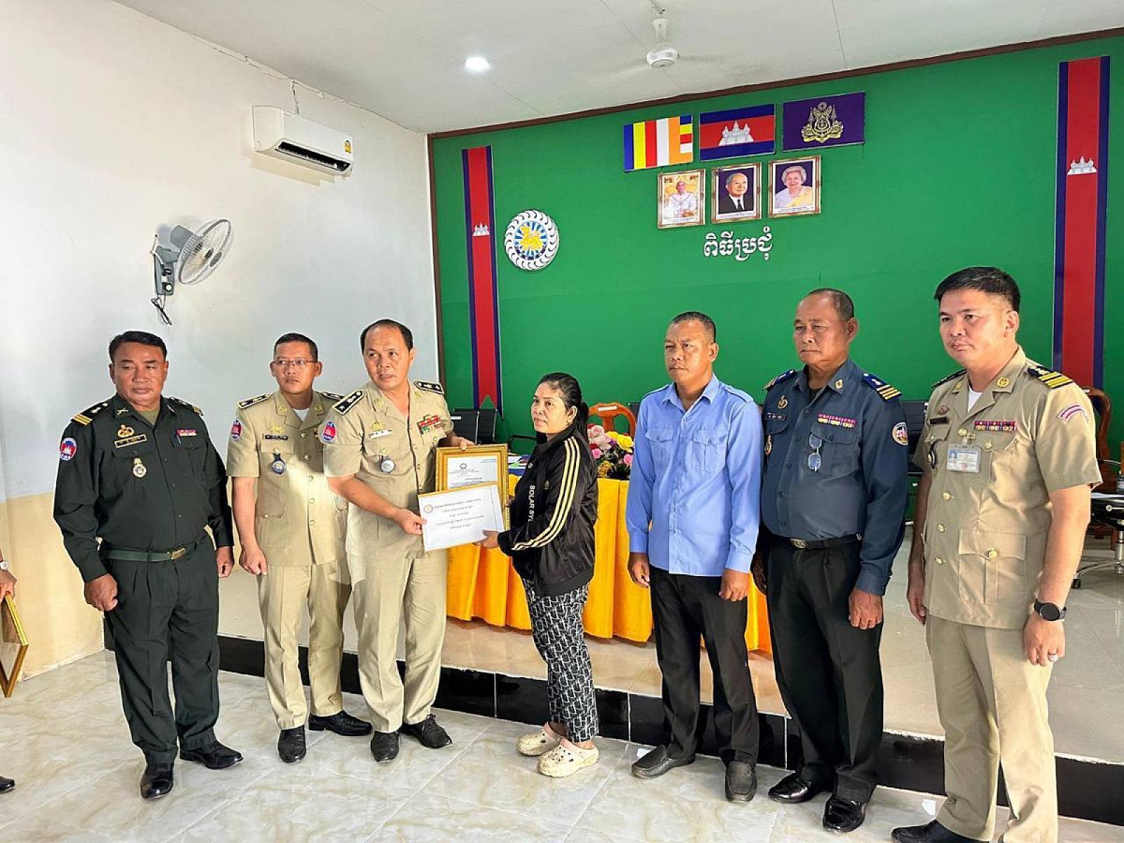 អ.ន.ក ខេត្តកំពង់ចាម នាំយកថវិកាបេឡាមរណសង្គ្រោះជូនគ្រួសារសពអតីតយុទ្ធជនចំនួន ២គ្រួសារ