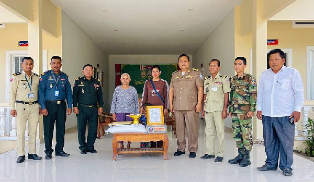 អ.ន.ក ស្រុកកោះអណ្តែត នាំយកថវិកាបេឡាមរណសង្គ្រោះជូនគ្រួសារសពអតីតយុទ្ធជនមួយគ្រួសារ - Image 3