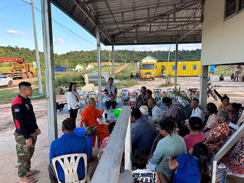 គ្រួសារអតីតយុទ្ធជន ២០គ្រួសារ នៅខេត្តព្រះសីហនុ ទទួលបានទេយ្យទានពីព្រះចៅអធិការវត្តពោធិមានជ័យ - Image 2