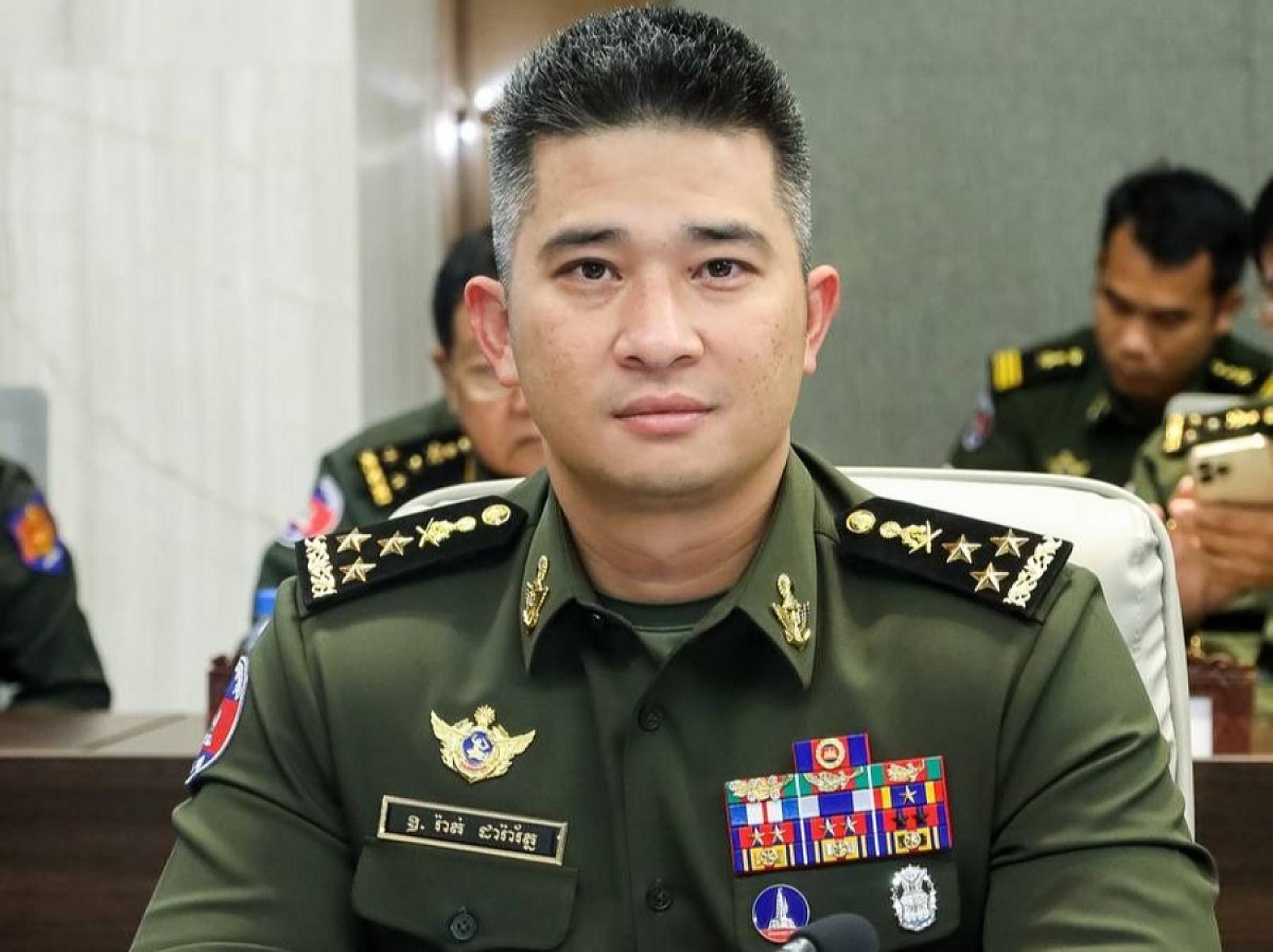 ឯកឧត្តម ឧត្តមសេនីយ៍ឯក រ៉ាត់ ដារ៉ារ័ត្ន រដ្ឋលេខាធិការ ក្រសួងការពារជាតិ និង លោកជំទាវ ចូលរួមឧបត្ថម្ភថវិកាចំនួន ១.០០០ដុល្លារ ដើម្បីរៀបចំមហាសន្និបាតវិសាមញ្ញតំណាងសមាគមអតីតយុទ្ធជនកម្ពុជាទូទាំងប្រទេស